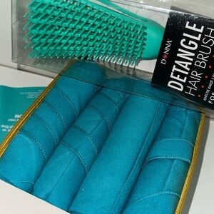 Detangle Hair Brush & Heat-Free Curlers